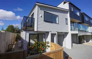 8/19 Kingdale Road , Henderson