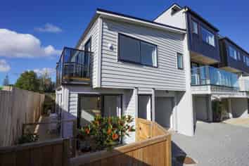 8/19 Kingdale Road , Henderson