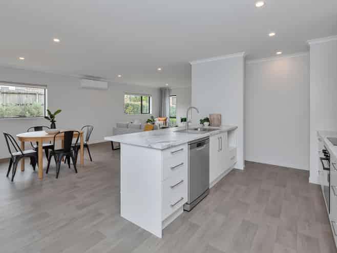 4 Royal St Annes Drive, Kamo