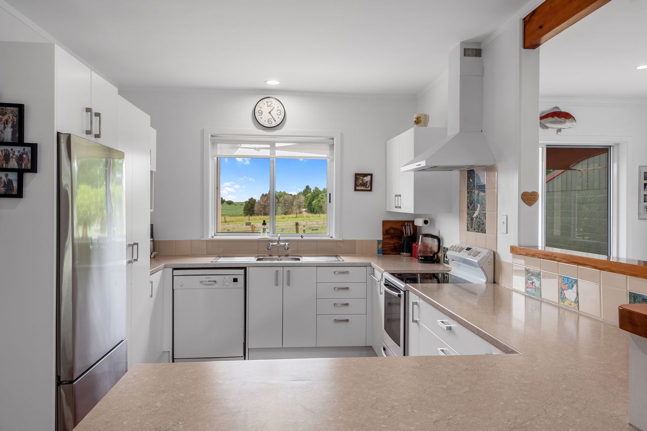 Versatile Lifestyle Block with Horse Facilities - Widok 3