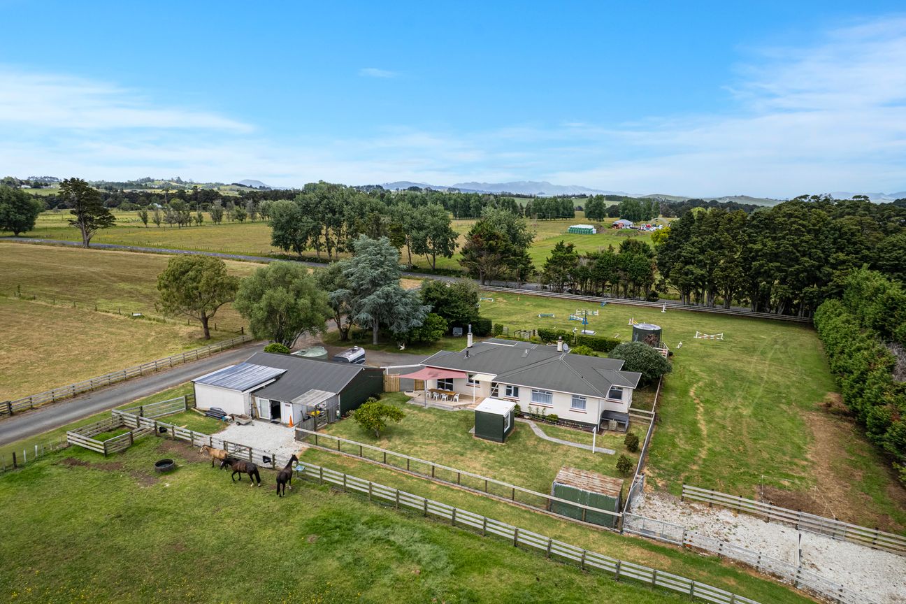 Versatile Lifestyle Block with Horse Facilities - Widok 2