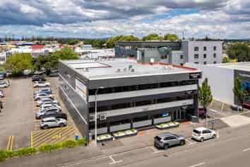 Renovated, Modern and Bright – CBD Offices