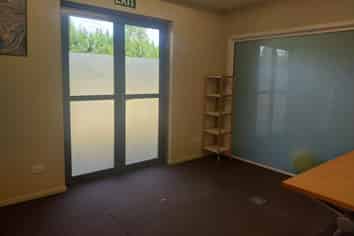 Prime location - Modern offices and parking