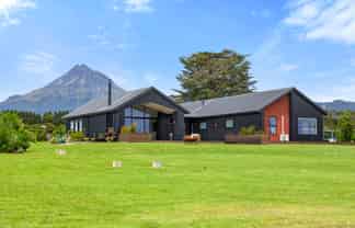 1506 Egmont Road, Egmont Village