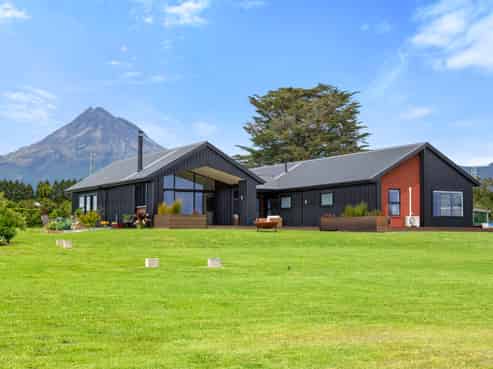 1506 Egmont Road, Egmont Village