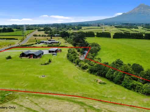 1506 Egmont Road, Egmont Village