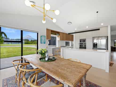 1506 Egmont Road, Egmont Village