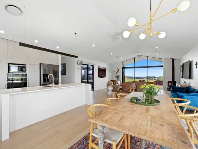 1506 Egmont Road, Egmont Village