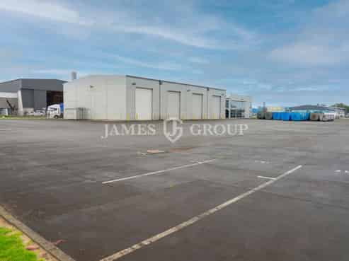 Yard heavy site with workshop and washbay - Rare!