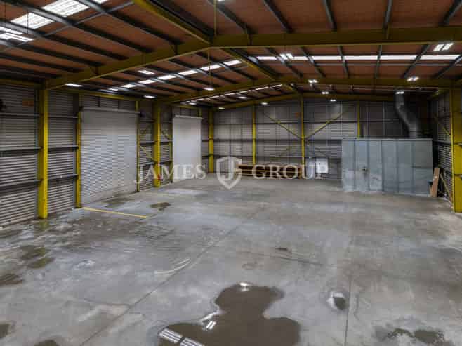 Yard heavy site with workshop and washbay - Rare!