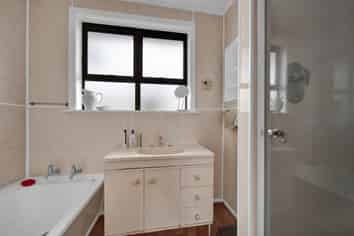 17 Murray Ave, Hawera