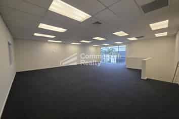 High Stud Wiri 635M² - 8 Car Parks