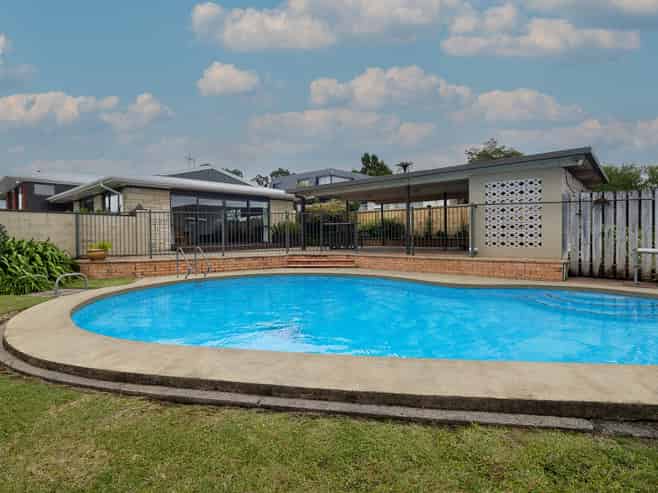 6 Resthill Crescent, Glenview