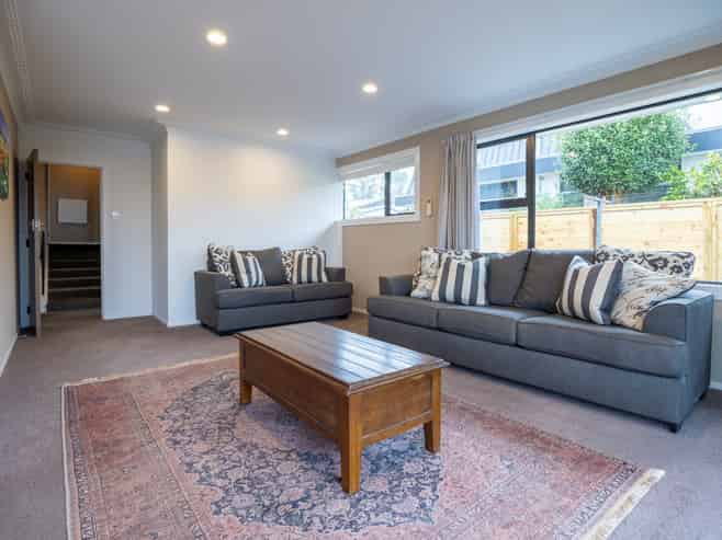 6 Resthill Crescent, Glenview