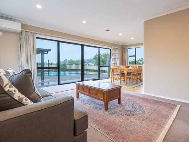 6 Resthill Crescent, Glenview