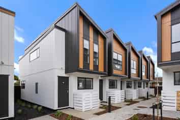 27 Red Arches Road, Henderson