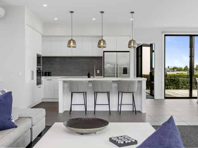 8 Kurapoto Lane, Rainbow Point