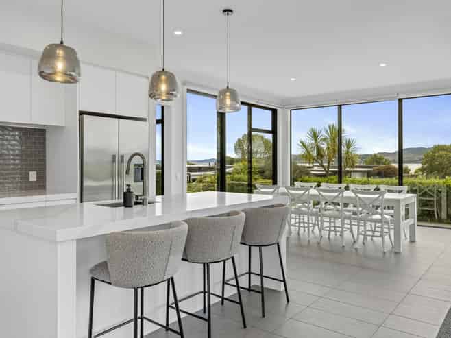 8 Kurapoto Lane, Rainbow Point