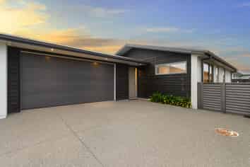57 St Pauls Drive, Brookfield