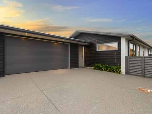 57 St Pauls Drive, Brookfield