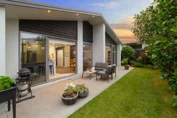 57 St Pauls Drive, Brookfield