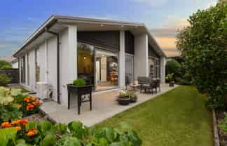 57 St Pauls Drive, Brookfield