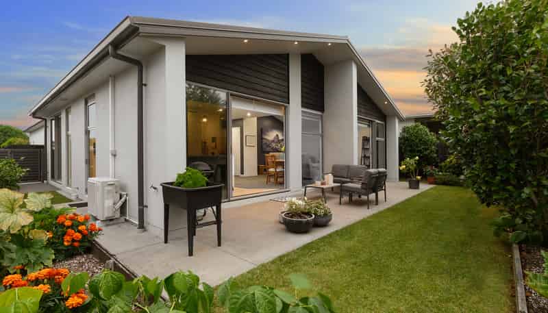 57 St Pauls Drive, Brookfield