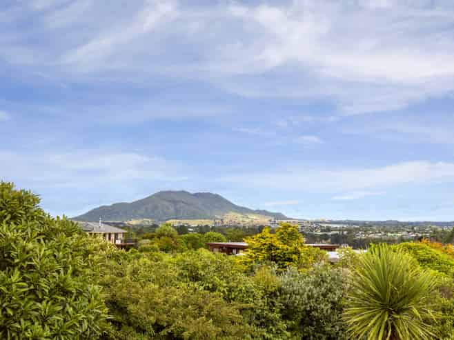 9 Bracken Row, Rangatira Park