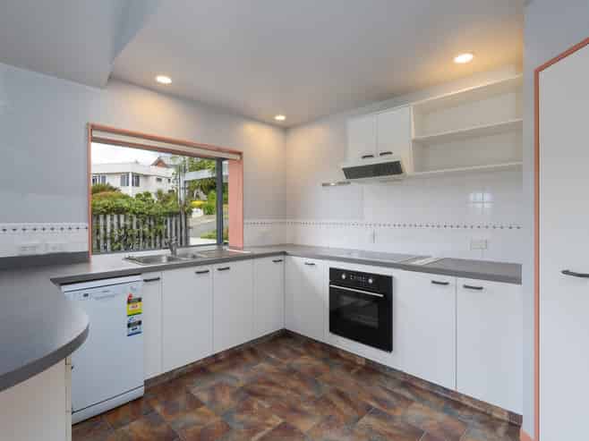 17 Austen Ward Heights, Enner Glynn