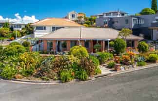 17 Austen Ward Heights, Enner Glynn