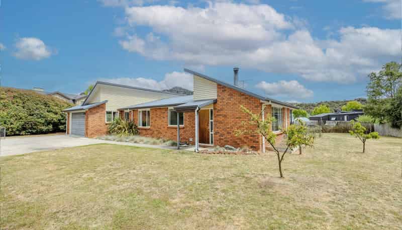 56 Dale Street, Albert Town