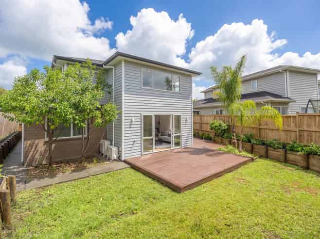 60 Huntington Park Drive, Greenhithe