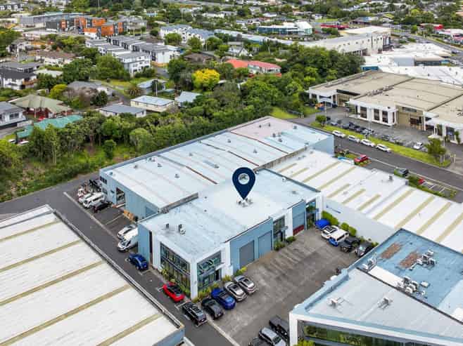 Immaculate office/warehouse – 279sqm