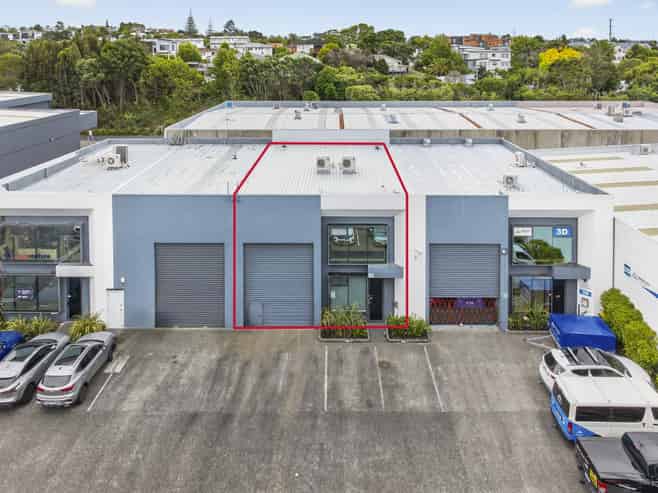 Immaculate office/warehouse – 279sqm