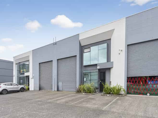 Immaculate office/warehouse – 279sqm
