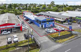 Pole position Wairau Road