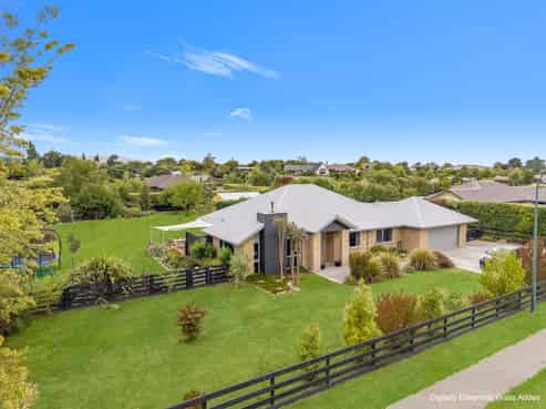 9 Riverside Way, Amberley