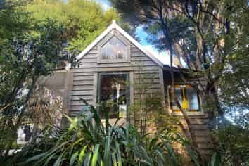 Kutir Cabin/122 Lone Kauri Road, Karekare