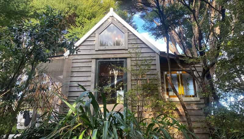 Kutir Cabin/122 Lone Kauri Road, Karekare