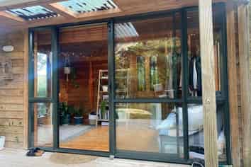 Kutir Cabin/122 Lone Kauri Road, Karekare