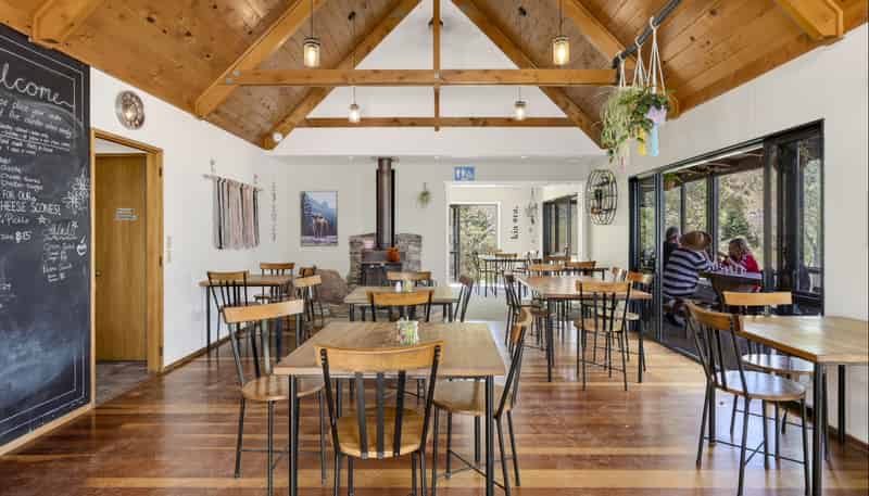 194 Cable Bay Road, Hira