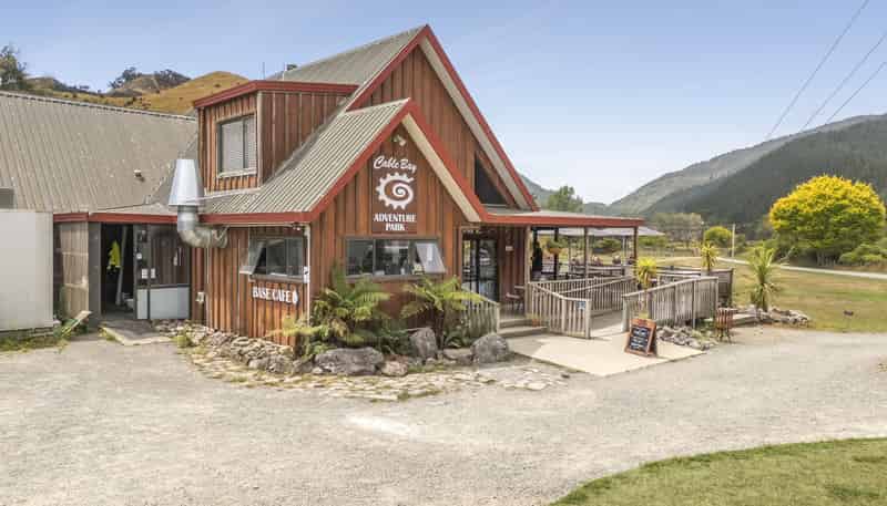 194 Cable Bay Road, Hira
