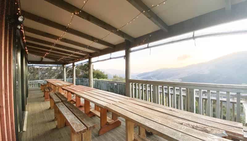 194 Cable Bay Road, Hira