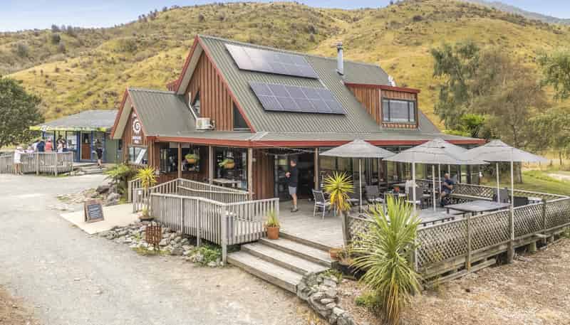 194 Cable Bay Road, Hira