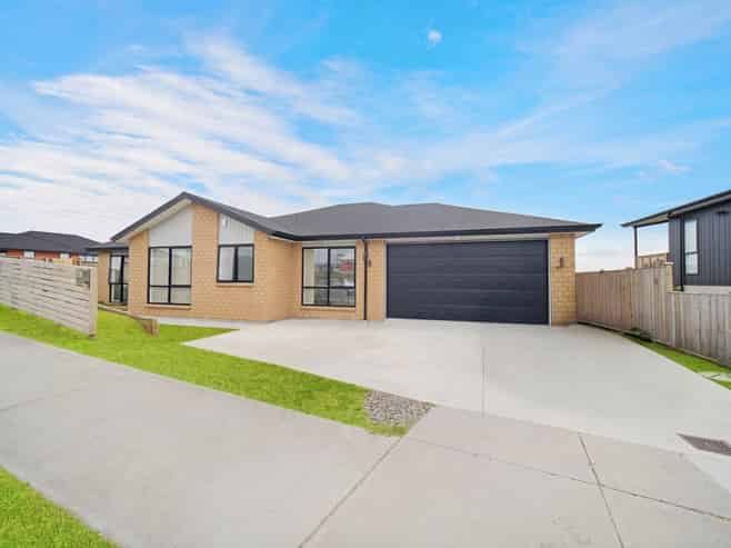 16 Nola Avenue, Glenbrook