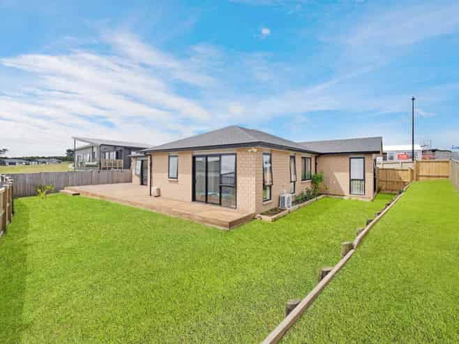 16 Nola Avenue, Glenbrook