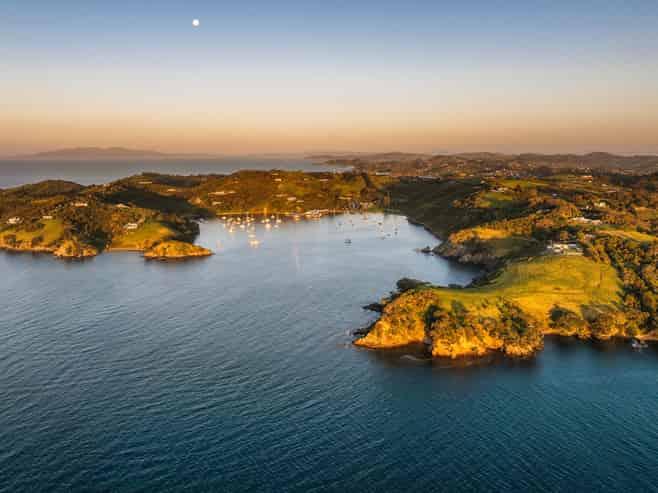 169 Nick Johnstone Drive, Waiheke Island