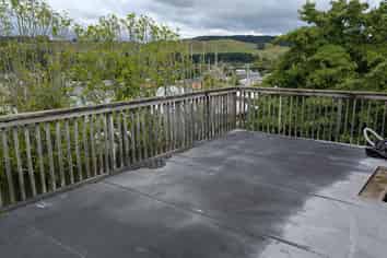 15B Mountain Road, Western Heights