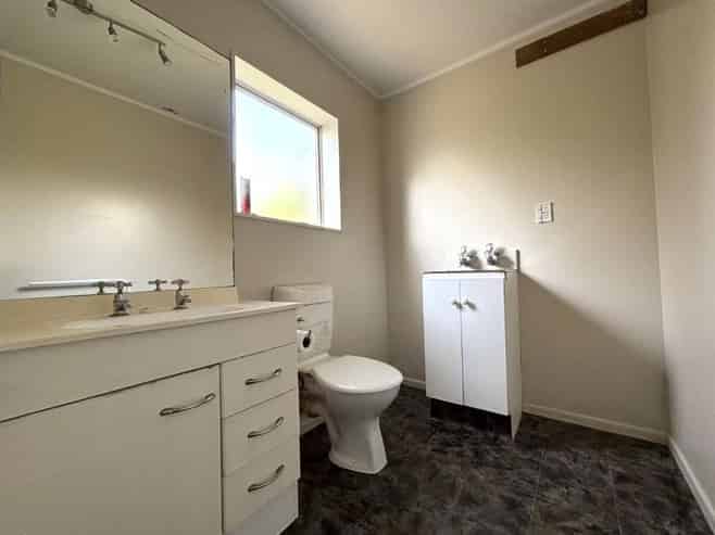 Downstair/43A Richard Farrell Avenue, Remuera