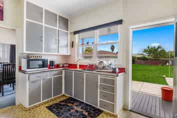 6 Lewis Street, Inner Kaiti